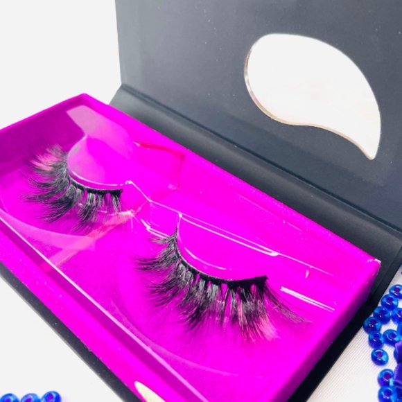 Faux Mink Pink Tip lashes - Picture 3 of 4